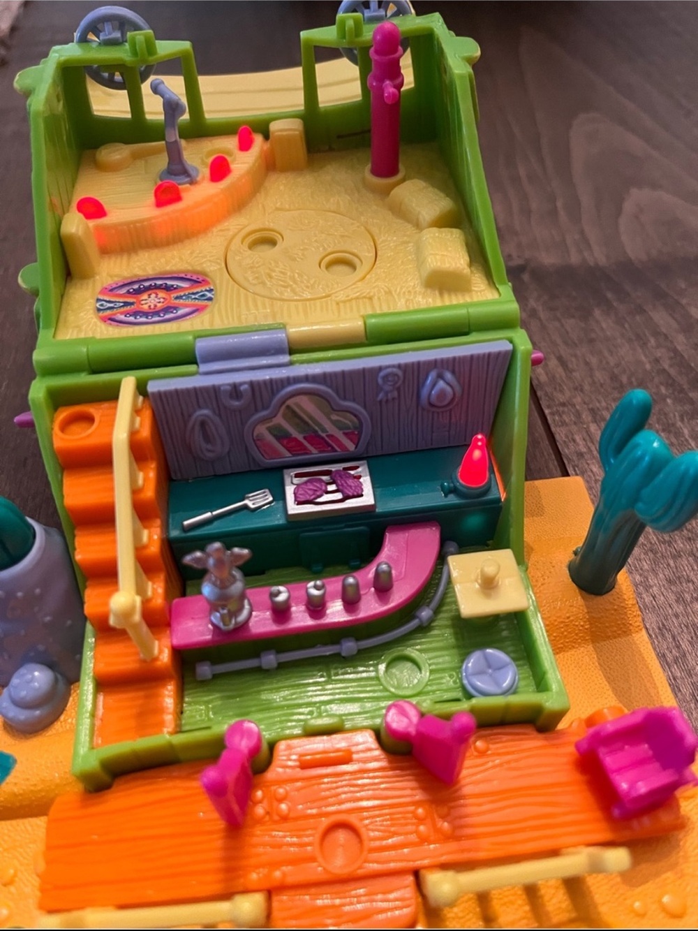 Vintage 1994 Bluebird Polly Pocket Western Saloon playset 🌵 - Picture 3 of 5